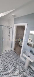 En suite shower